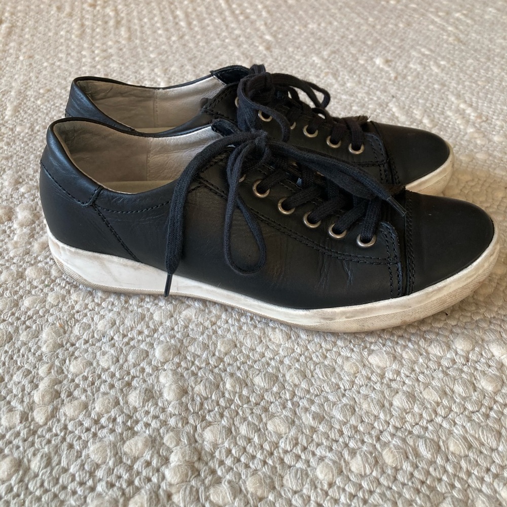 Josef Seibel Women’s Black leather sneakers Size 36
